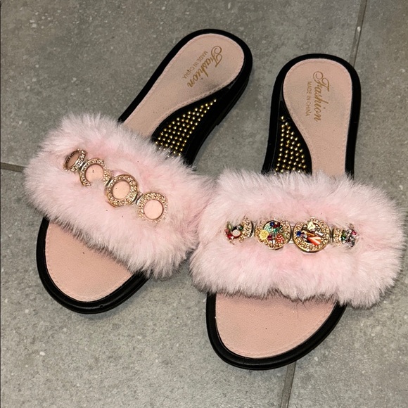 Shoes - women well worn Women's Pink Fur Slide Sandals size 40